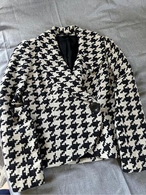 Ellen Tracy Black & White Houndstooth Blazer